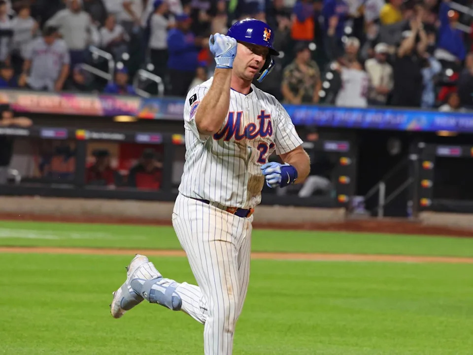 Mets first baseman Pete Alonso (20) hits a solo home run during the fourth inning when the New York Mets played the Arizona Diamondbacks on Tuesday, April 29, 2025. Robert Sabo for NY Post