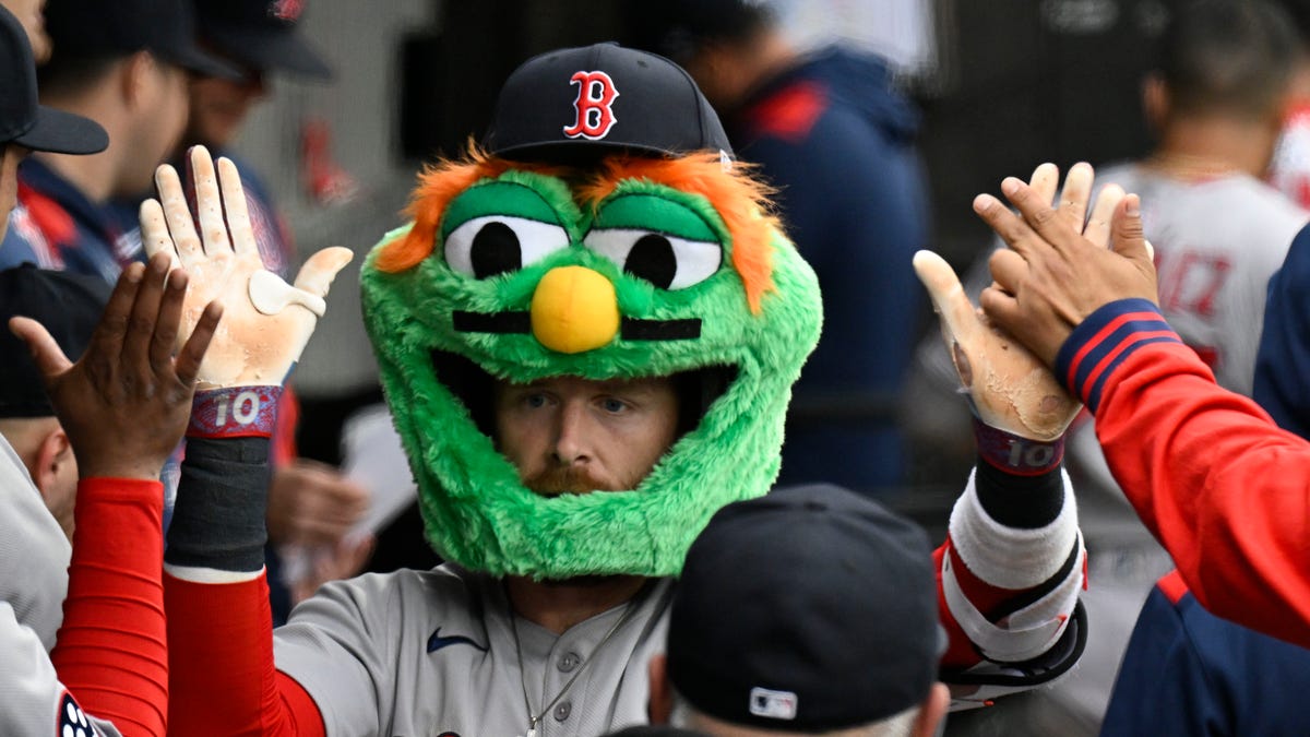 Every team's early 2025 stats hero