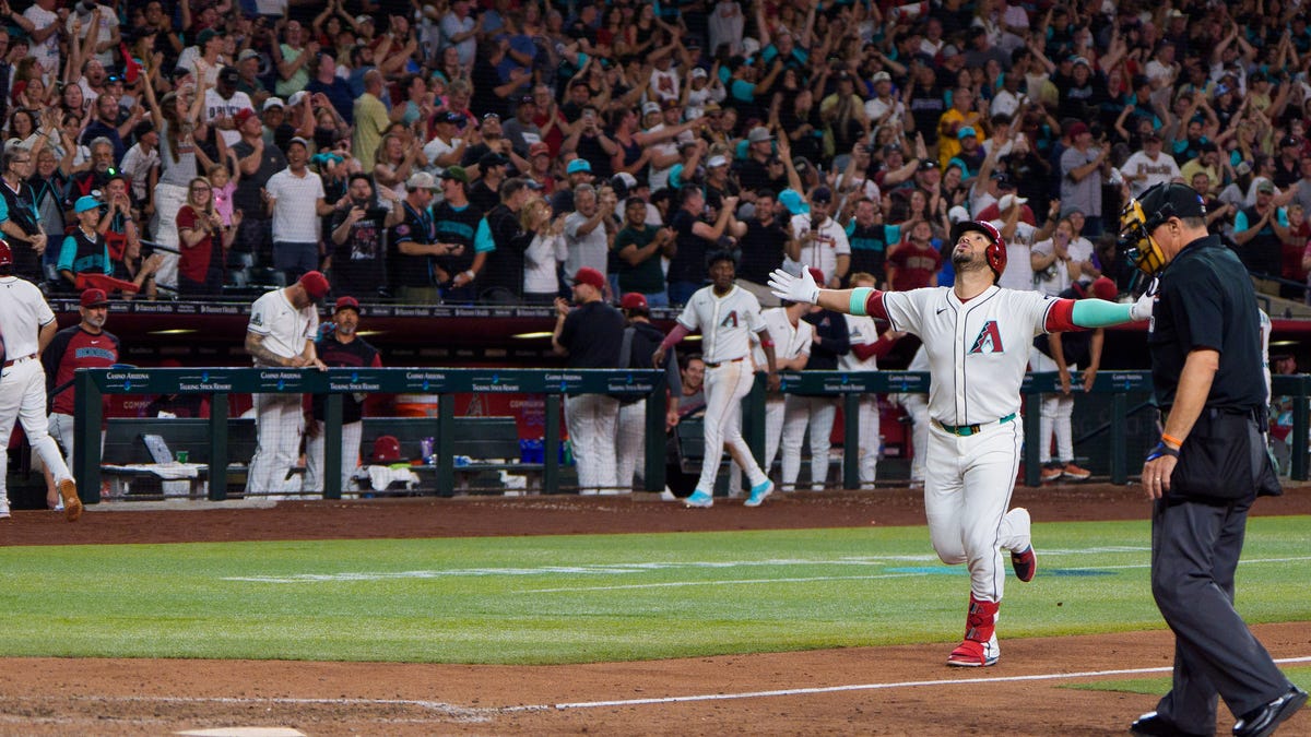 Eugenio Suarez hits four homers