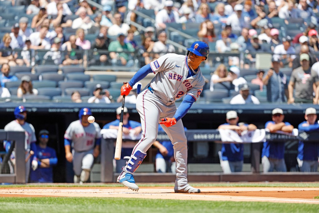Juan Soto #22 of the New York Mets tosses a foul ball during the first inning.