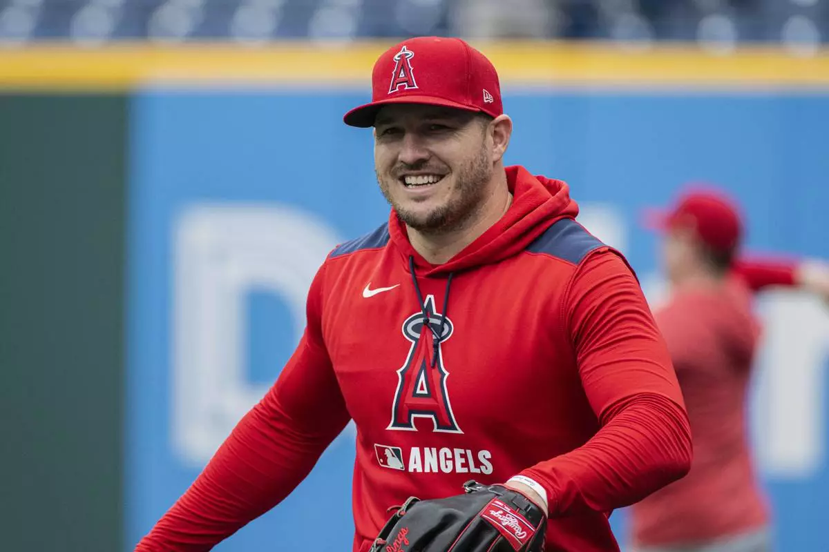 Los Angeles Angels' Mike Trout works out before a baseball game against the Los Angeles Angels, Friday, May 30, 2025, in Cleveland. (AP Photo/Phil Long)