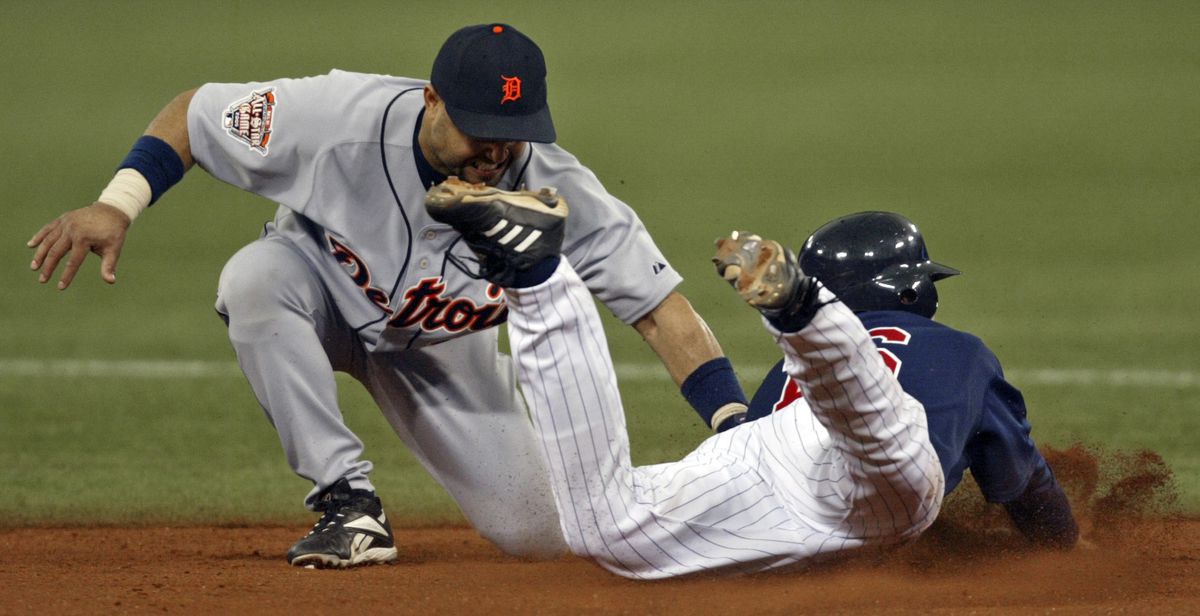 Bruce Bisping/Star Tribune. Minneapolis, MN., Thursday, 6/23/2005. Twins vs. Detroit. (left to right) Detroits Placido Polanco tagged out Twins Glen Williams as he tried to steal 2nd base in the 4th inning.