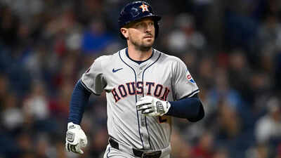 Alex Bregman faces a choice between the Houston Astros’ $156 million and a similar offer from a new team