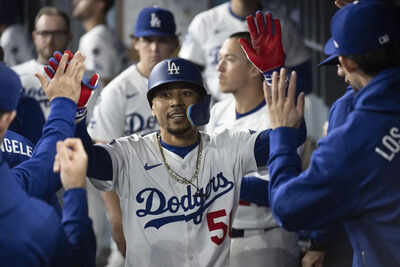 Mookie Betts suffers bizarre toe injury, sidelined for Dodgers' high-stakes Yankees series opener