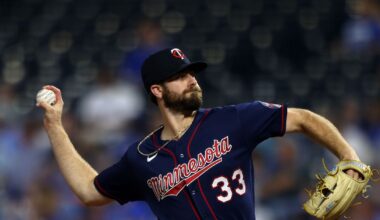 Royals sign free agent pitcher John Gant