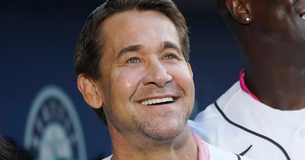 Rangers new hitting coach Bret Boone brings new approach as pendulum swings in Texas