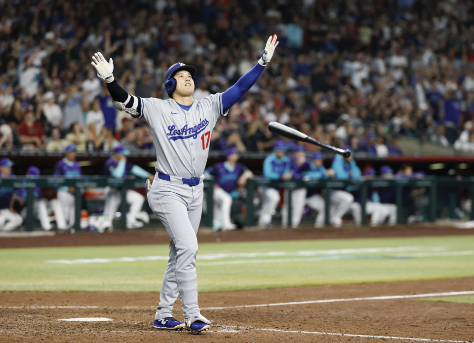 Shohei Ohtani's 3-run homer gives Dodgers 14-11 win over Arizona