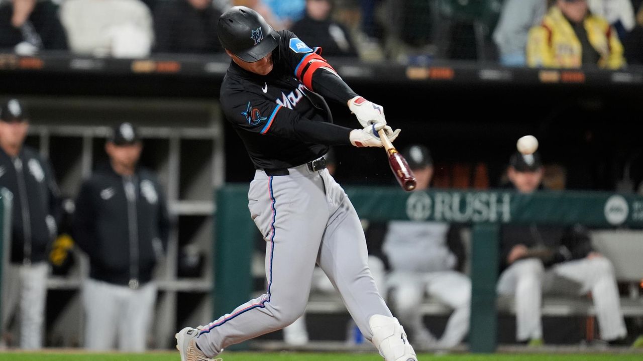 Wagaman breaks tie in 8th with 2-run triple to lift Marlins over White Sox 3-1