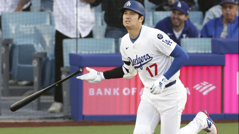 Ohtani hits home run, Yamamoto gets win as Dodgers down A's