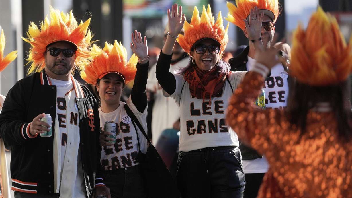 Meet the Hoo Lee Gans! Giants fans help Korean star Jung Hoo Lee feel at home with fan group