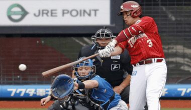 Asamura records 2,000th career hit in Rakuten's win