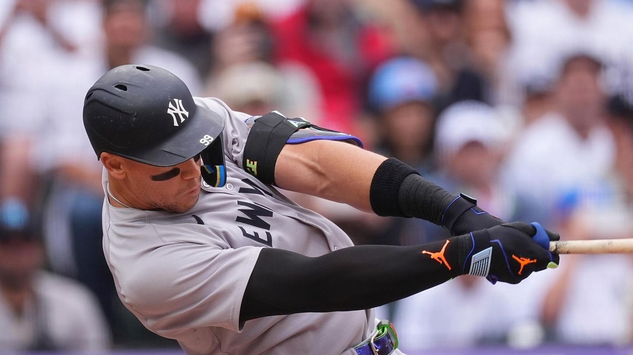 Yankees score 10 runs in fifth in rout of Rockies