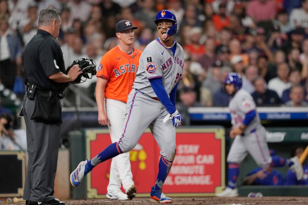 New York Mets' Mark Vientos (27) scores as Houston Astros starting pitcher Hunter Brown, rear,...