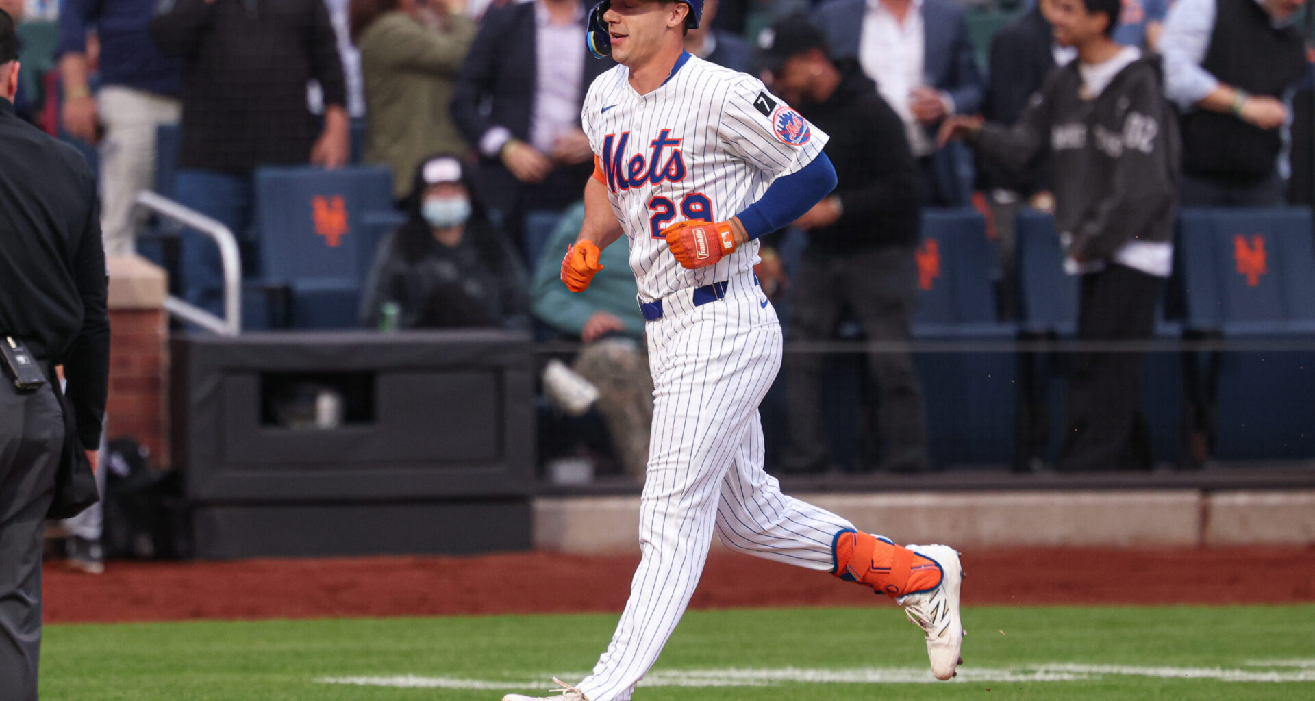 First Inning Outburst Pushes Mets Ahead of White Sox 6-4