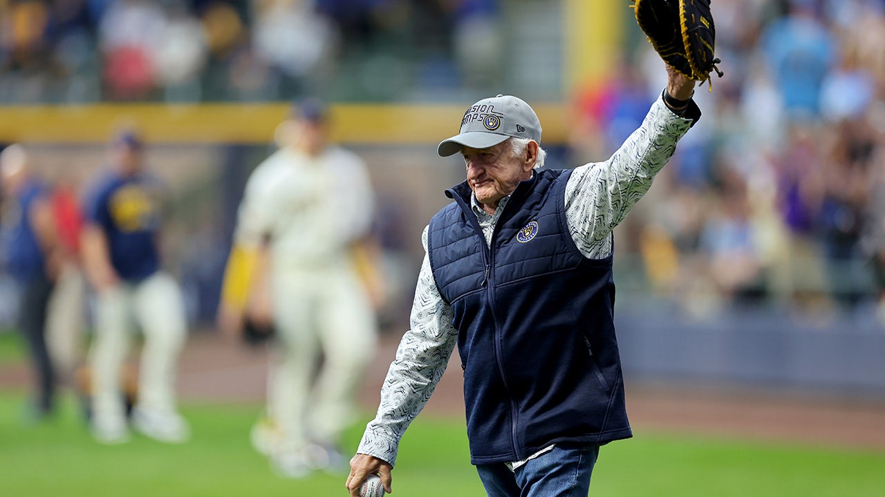 Brewers Bob Uecker golf umbrella giveaway Aug. 23