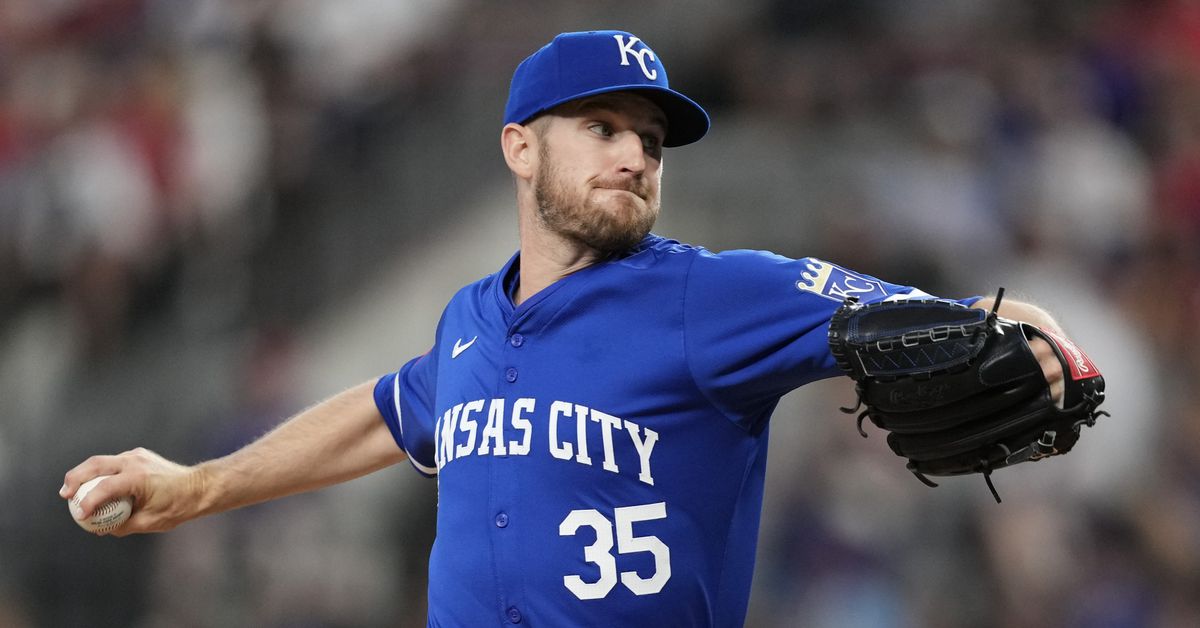 Two former Rangers pitchers DFA’d Sunday