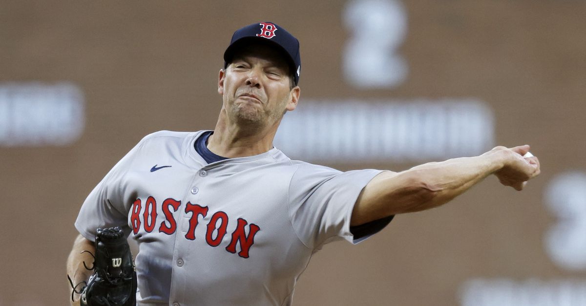Royals sign 45-year-old pitcher Rich Hill to minor league deal