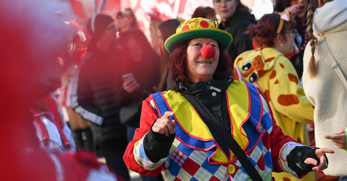 The Tiger Beat: Send in the clowns - Bless You Boys