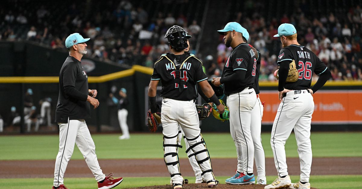 Your annual “Mike Hazen has a Bullpen Problem” post