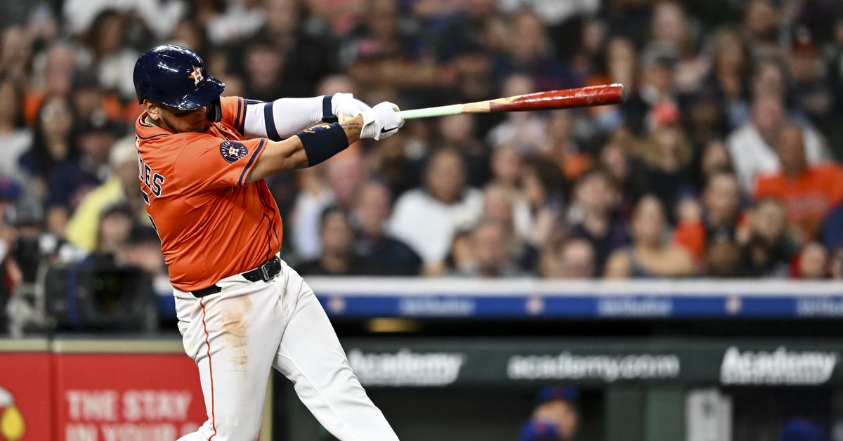 Astros win 2-1 on walk-off ninth inning home run
