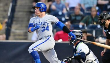 Royals break out the bats to beat Rays 8-2, sweep series