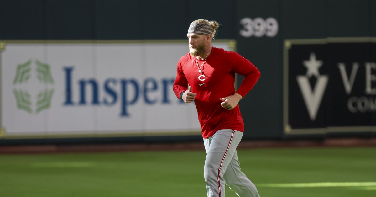 Reds place Jake Fraley on injured list, activate Connor Joe