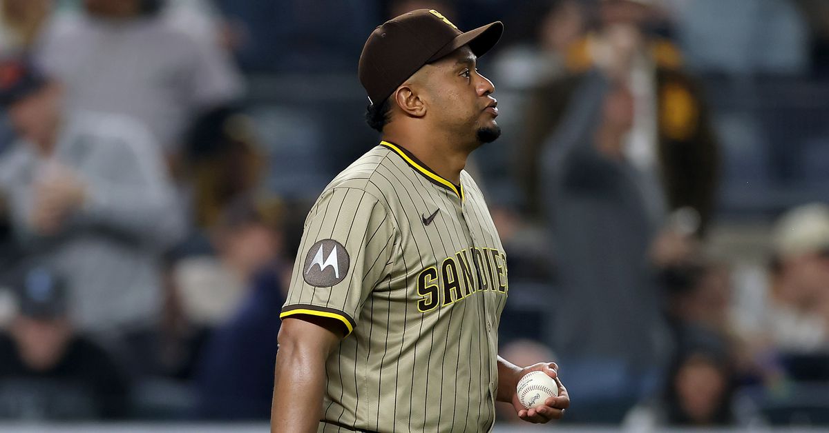 Padres bullpen implodes in loss to Yankees