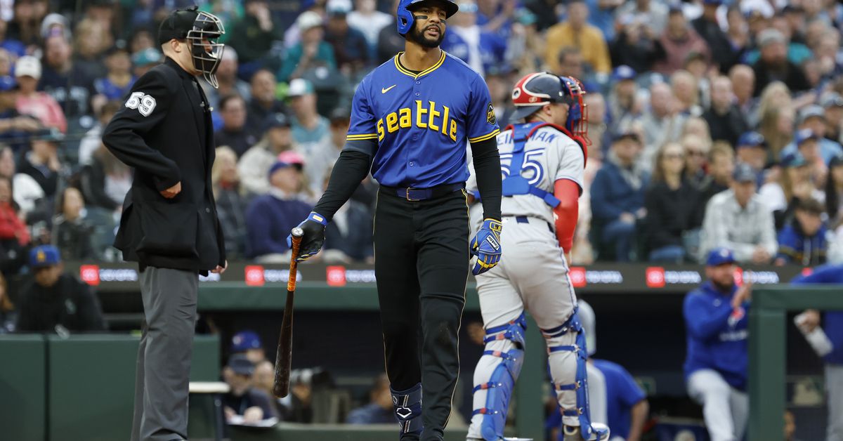 Mariners maintain tradition against the Blue Jays, lose 6-3
