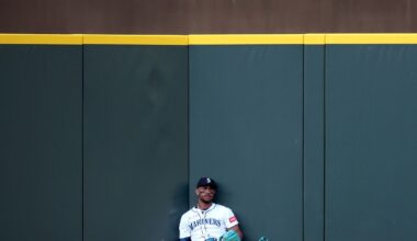 Mariners Reacts Survey: Elbows and Rose