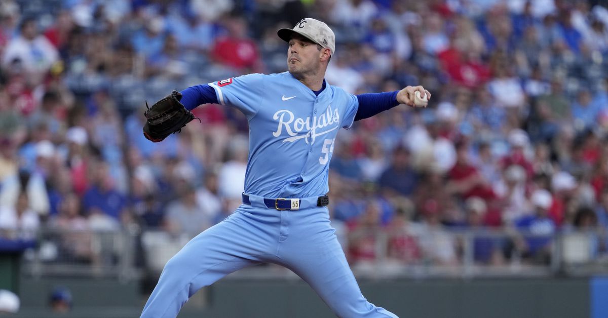 Cole Ragans pulled early as Royals drop series opener to Cardinals 10-3
