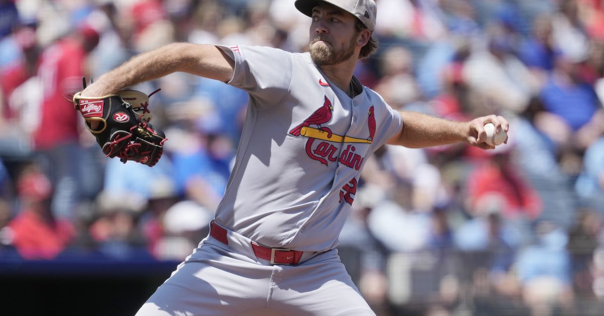 Cardinals unable to sweep as Royals rally to win finale