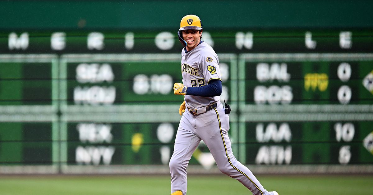 Christian Yelich’s two home runs leads Brewers to an 8-5 rain-delayed win