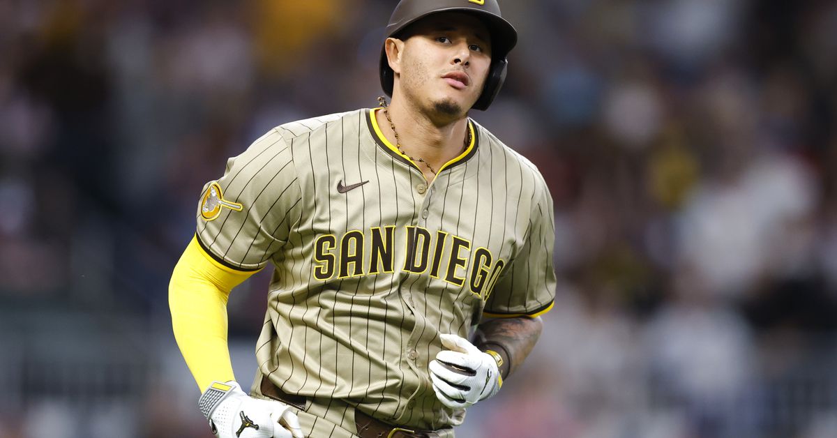 Padres secure win following base running mistake by Braves