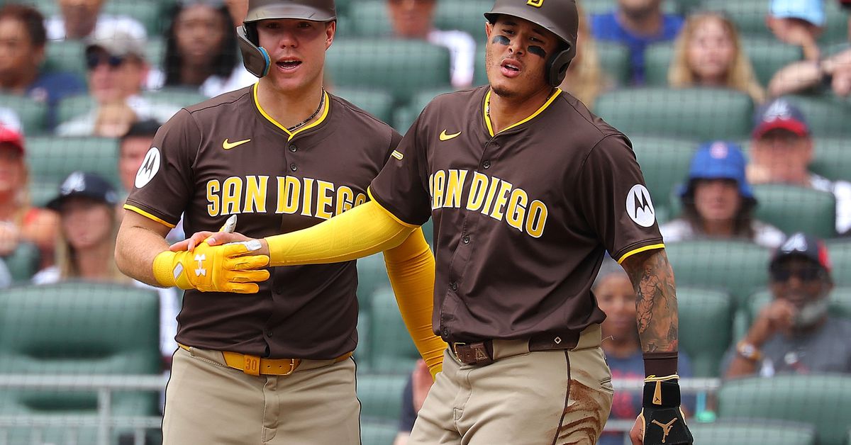 Padres slug their way past Braves, 5-3