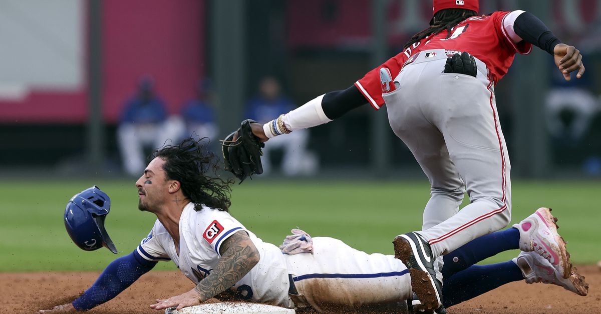 Cincinnati Reds drop series finale to Royals, 3-2