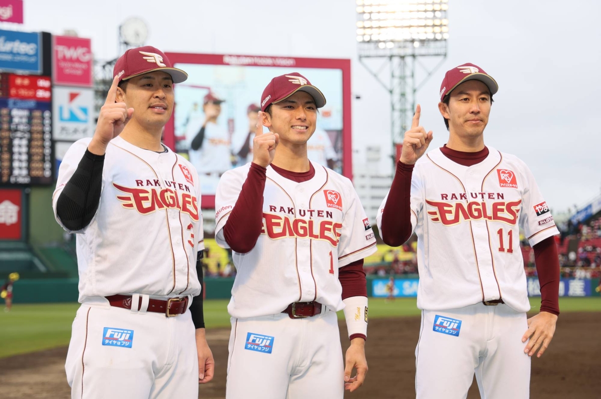 Rookie duo off to hot starts at plate in new NPB campaign