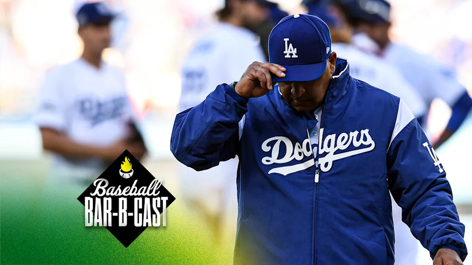 Dave Roberts walking back to the dugout
Photo by Chris Williams/Icon Sportswire via Getty Images