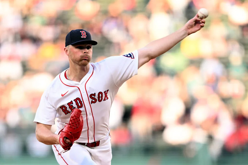 Boston Red Sox pitcher Sean Newcomb (19) pitches against the Seattle Mariners during the first inning at Fenway Park on April 23, 2025.