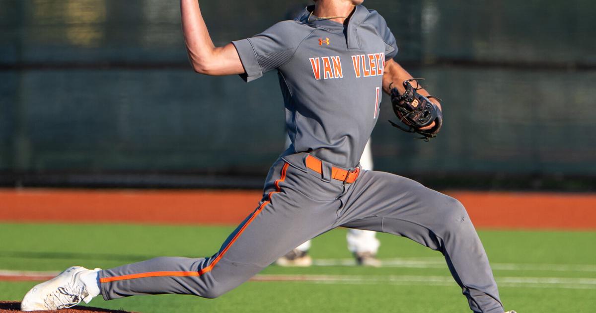 VAN VLECK MOVES ON TO AREA | Sports
