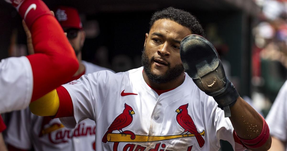 Cardinals' Scott uses past greats, modern flair in his style