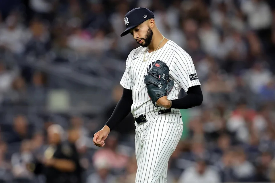New York Yankees closer Devin Williams reacts to fans' chants after blowing the save against the Toronto Blue Jays at Yankee Stadium.© Brad Penner-Imagn Images