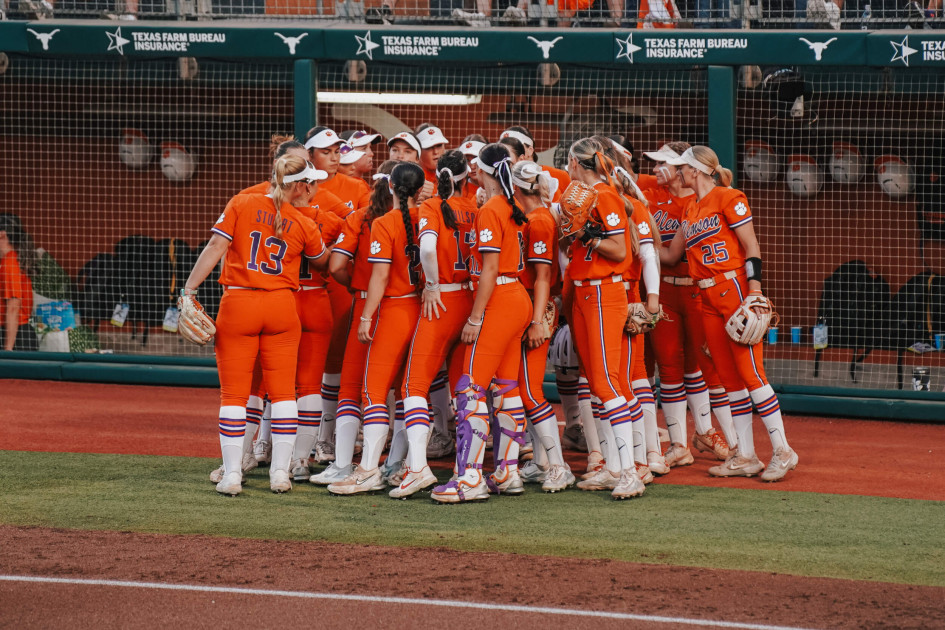 Tigers Edged In 10 Innings by Texas, 7-5, Setting Up Decisive Third Game – Clemson Tigers Official Athletics Site