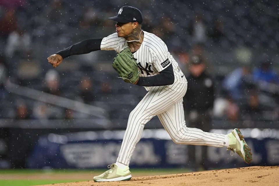New York Yankees starter Marcus Stroman pitches in a loss to the San Francisco Giants at Yankee Stadium, April 11, 2025.© Vincent Carchietta-Imagn Images