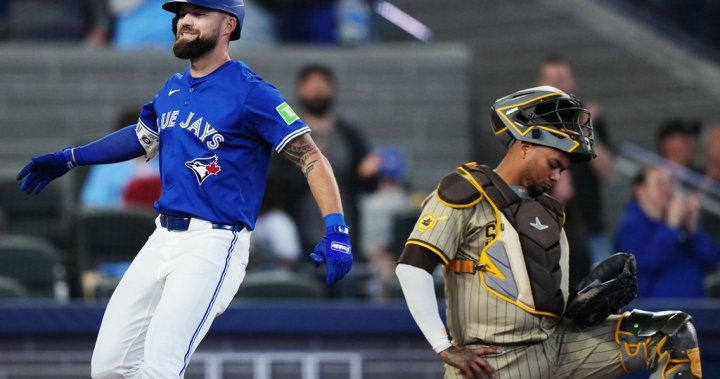 Blue Jays stick with it in 14-0 rout of Padres