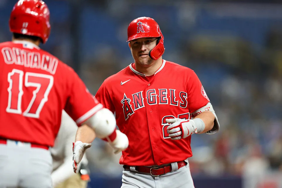 Los Angeles Angels center fielder Mike Trout (27) and designated hitter Shohei Ohtani (17)© Nathan Ray Seebeck-Imagn Images