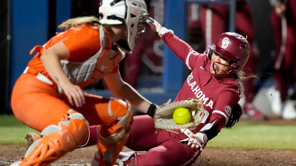 NCAA softball tournament bracket predictions: Seeds, hosts projections