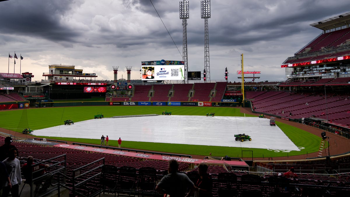 Reds, Nationals game set to start late, at 7 p.m.