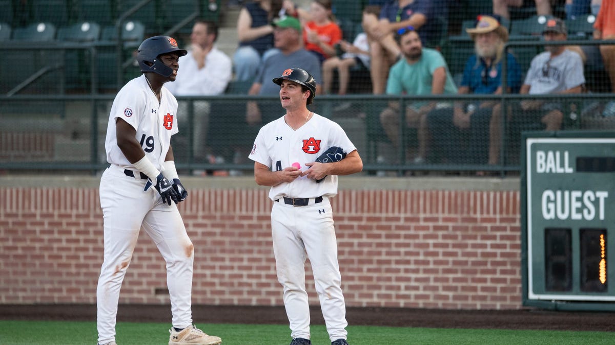 Auburn baseball's Andrew Dutton hits HR in first at-bat of season
