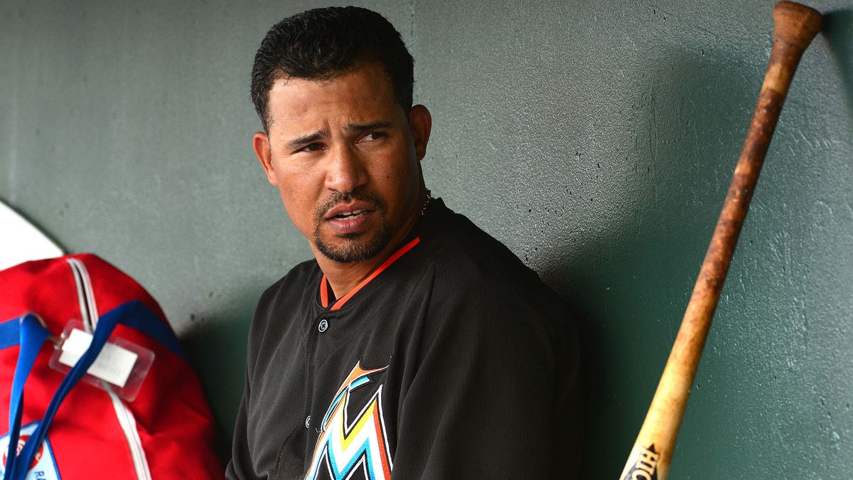 Ex-MLB All-Star accused of throwing missile at vehicle