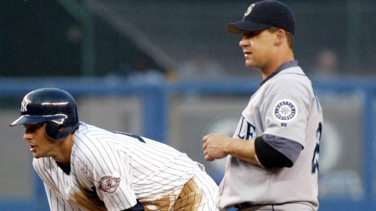 Boone brothers Bret and Aaron face off as coaches: Rangers vs. Yankees